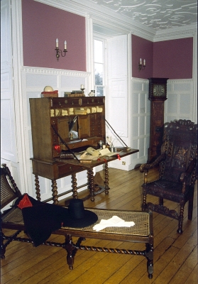 Room presented as in the 1640s
In 1994 the house was presented as it might have appeared during the 1640s and a Civil War battle was re-enacted outside.
Keywords: Forty Hall;1640s;Civil War