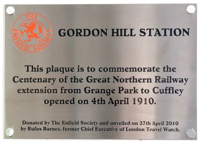 Centenary plaque at Gordon Hill station
Keywords: plaques;GNR centenary