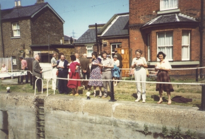 Walk around Enfield Lock, 18th June 1983
Keywords: heritage_walks;canals;locks;EPS Groups