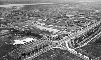 Great Cambridge Road, showing factories
Looking southeast in the 1950s. Pickfords depot and the well-designed Thorn EMI buildings front the east side of the A10 on either side of Southbury Road, while the extensive Belling works stretch down Southbury Road to the railway. - [i]Fighting for the future[/i], p.252-253.
The company that took the photograph was registered in August 1955, so the date of the picture must be after that.
Keywords: factories;industry;roads and streets;aerial;1950s