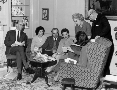 Committee or group meeting in 19 Gentleman's Row
From left: Maurice Connelly, Irene Smith, Alan Skilton, Trudy Maunder, Valerie Carter (in chair), Carinthia Aburthnot Lane, Major "Tony" Aburthnot Lane.
Keywords: people;LP1;Enfield Preservation Society;EPS;committee