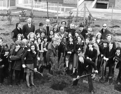 National Tree Week 1975
Tree planting in Albany Park by Bryan Davies (MP for Enfield North) and pupils from Albany School, watched by councillors, council officers and EPS representatives. -[i]Fighting for the future[/i], p.179.
Keywords: 1970s;parks;trees;schools;LC6