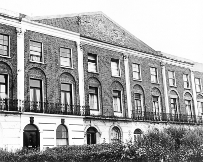 The Crescent
Keywords: 19th century;Grade II listed;houses