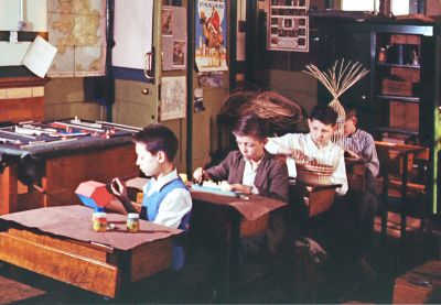 Alma Road Secondary School, about 1959
Boys doing craftwork - painting model building and ship and making baskets.
Keywords: schools;people