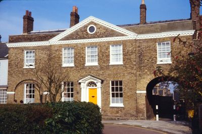 Archway House
Listed Grade II. Built around 1750 this elegant building ws the local tavern until just before World War I. - [i]Treasures of Enfield[/i], p.109.
Keywords: 1750s;Grade II listed;historic houses