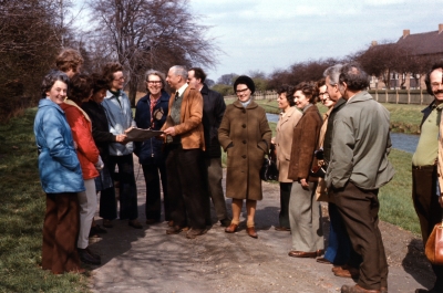 Footpath survey, New River at rear of Clockhouse Nurseries, 1976
Committee members with Valerie Carter, 3rd April 1976
Keywords: footpaths;New River
