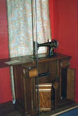 Singer sewing machine, 1918
