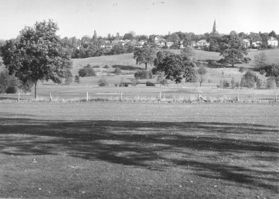 Slades Hill from World's End Lane
From [i]Heritage of Enfield[/i] exhibition, 1970.
Keywords: Slades Hill;golf courses;leisure