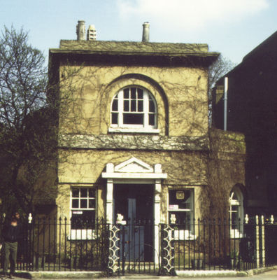 Old Vestry House, 1979
22 The Town, May 1979.
Built c.1830s as a watch house and residence for the beadle.  It was the first police station in Enfield.  It is a hexagonal shape.
Keywords: The Town;1830s;watch houses;police stations;solicitors