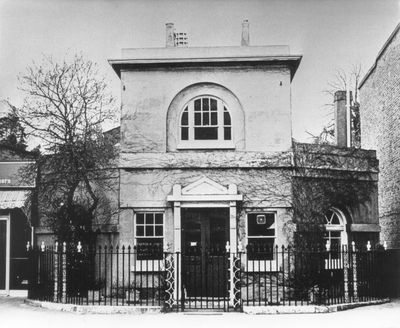 Old Vestry House
The Old Vestry House, built around 1800. During World War II, EPS managed to get the decorative railings protected on this interesting old building - otherwise much of character would have gone for ever. In 2010 the building was used for the offices of the Old Enfield Charitable Trust.
Keywords: Enfield Preservation Society;historic buildings;Grade II listed