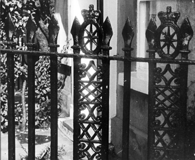 Old vestry house: railings
Keywords: architectural details;railings;EP1