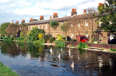 Government Row and the River Lea Navigation
Cottages built between 1854 and 1858 to house workers at the Royal Small Arms Factory.
Keywords: canals;Royal Small Arms Factory;houses;RSAF