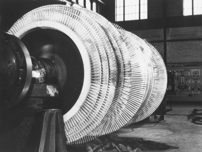 Brimsdown power station : turbine rotor and blades
Keywords: utilities;engines