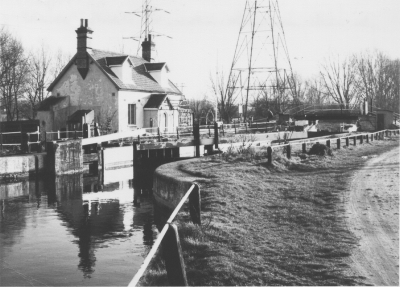 Rammey Marsh Lock
Rammey Marsh Lock (No 12) is a lock on the River Lee Navigation at Enfield. The area adjacent to the lock is known as Rammey Marsh and close to the River Lee Flood Relief Channel. Rammey Marsh is marked thus on the Ordnance Survey map of 1887, named from Ramhey 1538, Rammey  1610, probably 'island (of dry ground in marsh) where rams are pastured', from Old English ramm and ēg. - [i](Wikipedia, accessed 2010-07-11)[/i]
Keywords: canals;locks