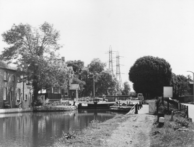 Keywords: River Lee Navigation;pylons;locks;houses