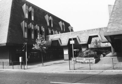 Palace Gardens shopping precinct, from Sydney Road
Looking west; Marks and Spencers on the left, Pearsons on the right.
