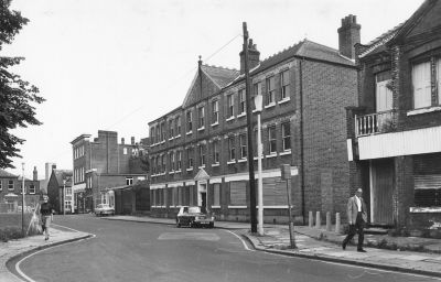 Palace Mansions
Palace Mansions was let out as offices for a number of businesses, including an estate agent on the ground floor. To its left are the small Palace Cafe and the Eastern Gas showroom.
