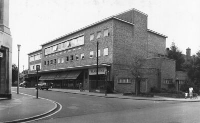 Pearson's Department Store
Rear of the store in Palace Gardens, with the public conveniences at the Sydney Road corner
Keywords: shops;toilets