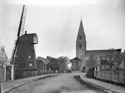 Windmill and St. Mary Magdalene's church
From an old glass plate negative.
"The mill had not been used since 1887 and had been dismantled in 1901 when it lost two of its sails. It was finally demolished in September 1904 and a large house was built on the site." - [i]History of Enfield, vol 2, by David Pam. p.83[/i]
Keywords: churches;windmills