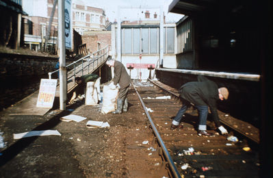 Litter clearance at Enfield Town station
Part of Anti-litter Week, 12th March 1971
Keywords: litter;1970s;railway stations