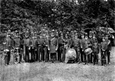 Enfield Volunteer Rifles band, about 1865
From a very faded old sepia print.
Keywords: 1860s;army;uniforms;bands