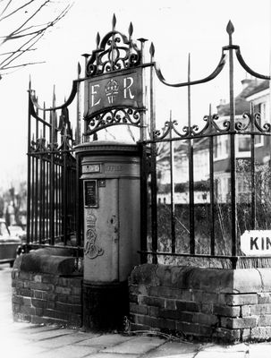 Station Road, Winchmore Hill: old sorting office railings
Monogram above and on the posting box "E VII R" dates this as 1901-1910. 
Keywords: 1900s;railings;post boxes;street furniture