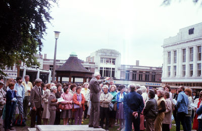 Walk round Enfield, 17th June 1985
David Pam talking to group in Enfield market place
Keywords: 1980s;Enfield Preservation Society;walks;market places
