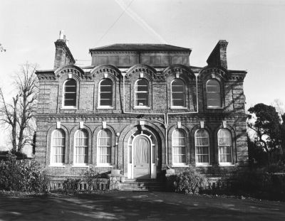 Garnault
Built about 1860. Listed as Local Interest. [i]Treasures of Enfield[/i] p.61.
Keywords: 1860s;houses;Grade II listed