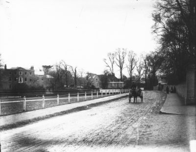 Chase Side
Looking south towards Church Street. The New River Loop will be on the left, looking over what is now Chase Green Gardens, beyond which can be seen the building originally known as Little Park, now public offices. The wall on the right encloses an area which is now the War Memorial garden.
Keywords: horse-drawn vehicles;New River Loop