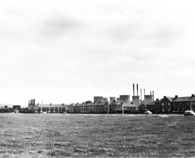 Albany Park.
View of power station from Albany Park. Closed in mid 1970s.
Keywords: 1970s;parks;power stations;cooling towers