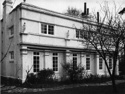 Brooklyn, 8 Private Road
Built in 1887 by Arthur Heygate Mackmurdo. Terracotta figurines cap the four pillars which support the roof; the ground-floor window surrounds are terracotta reliefs of fruit and flowers. - [i]Treasures of Enfield[/i], page 125.
Keywords: houses;Grade II listed