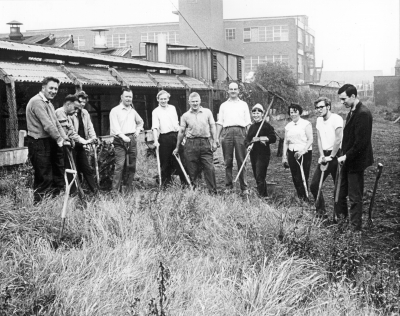 EPS working party at Southbury Station, 1966
Left to right: Mr Beckett (?), Don Wood (?), Joyce Ball, Mr Artiss, Chris Jephcott, Harold Ball, Maurice Connolly, Ursula Jephcott, Mrs Beckett (?), two unidentified men.
Keywords: 1960s;Enfield Preservation Society;EPS;litter;railway stations;rubbish