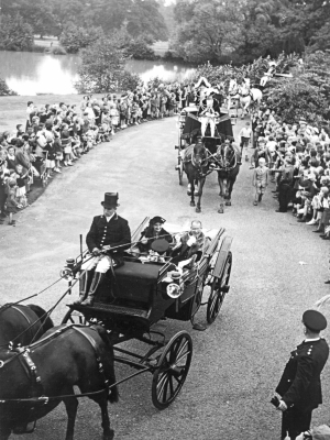 Charter Day, September 1955
Keywords: 1955;events;horse-drawn vehicles