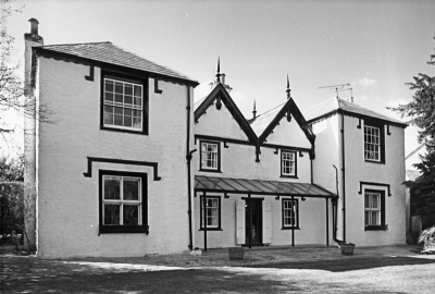 Little Pipers, Clay Hill
Early 19th century. Listed Grade II. The stuccoed exterior encases a much older house, probably early 18th century with added wings. - [i]Treasures of Enfield[/i], p76.

Keywords: houses