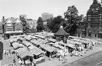 View of market from top of Pearson's
King's Head pub in background with its pub sign at front of market.
Keywords: markets;market places;pubs