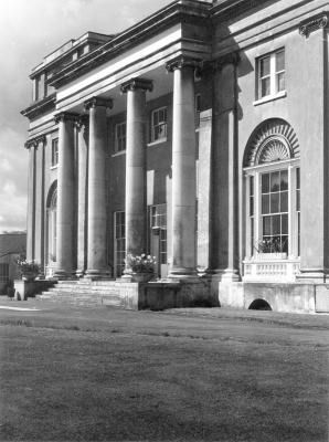 Grovelands House
1797, designed by John Nash. Listed Grade I. - [i]Treasures of Enfield[/i], p.145.
Keywords: 1790s;Grade I listed;Grovelands House;historic buildings;historic houses
