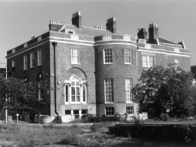 Southgate House, rear elevation
Was, for a time, Minchenden School. Listed Grade II. Built as a neoclassical villa in the late 18th century and owned by the Walker family from 1840 to 1922. - [i]Treasures of Enfield[/i] pae 146.
Keywords: houses;Grade II listed;Grade II listed