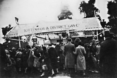 Doughnut frying exhibit, Broomfield Park
Stand of the Tottenham and District Gas Co., Southgate Jubilee, 26th September 1931.
Keywords: 1930s;events;fairs;gas