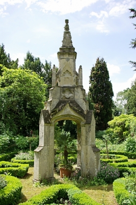 Market cross from Enfield market, now at Myddelton House
Keywords: market crosses