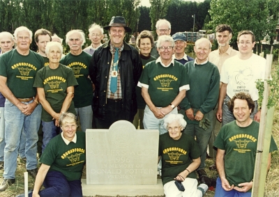 Unveiling of a memorial to Donald Potter
Groundforce members with the Mayor of Enfield
Keywords: LC6;trees;events;1990s;memorials;mayors