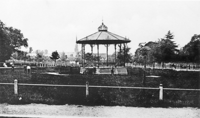 Chase Green bandstand
Brass band concerts were a popular entertainment on Chase Green, "the people's land", at the turn of the century. The bandstand stood on the site now occupied by the ware memorial. - [i]Fighting for the future[/i], page 9.

Keywords: 1900s;bandstands;Chase Green;postcards;parks;FP2