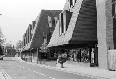 Palace Gardens shopping centre before Palace Exchange was built
Keywords: shops;Palace Gardens;roads and streets