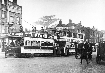 Tramcars in Enfield Town, c.1920
Trams marked "Metropolitan Electric Tramways Ltd." Route indicator shows "29".
Keywords: 1920s;road transport;tramcars