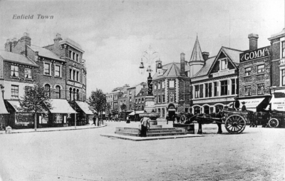 Enfield Town, view towards Silver Street, 1901-1908
Horse is drinking from the horse trough beside the fountain.
Keywords: 1900s;fountains;horse-drawn vehicles;horses;horse troughs;postcards