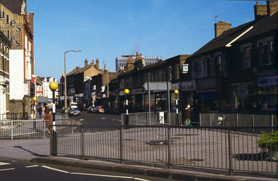 London Road junction with Cecil Road
Keywords: roads and streets