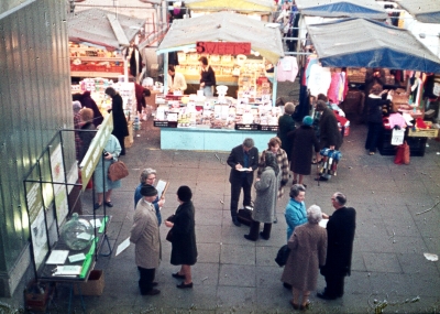 Edmonton Green. EPS members collecing signatures to defend the Green Belt
Keywords: 1970s;Edmonton;Enfield Preservation Society;EPS;green belt;markets;petitions;events