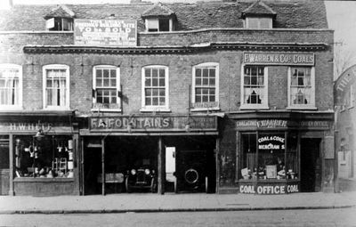 The Town, north side
H. White, R.A. Fountains (garage), F. Warren & Co. (Coal merchants)
Keywords: shops