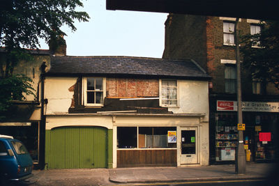 35 Silver Street, 1981
Keywords: shops