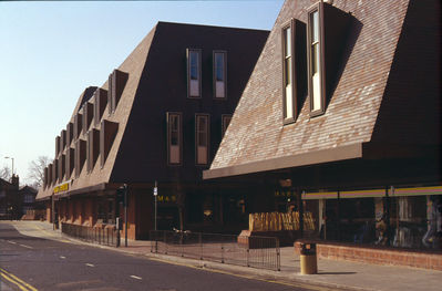 Eastern flank of Palace Gardens from Sydney Road, 1983
Before the building of Palace Exchange
Keywords: 1980s;shops