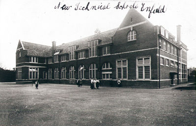 Enfield County School
The girls' secondary school and technical institute opened in December 1909. Fees per term in 910 were £2 2s. 6d., which covered the use of books and stationery and equipment for hockey and tennis. The school could accommodate 220 pupils; it had eight classrooms, a cookery room and two laboratories which were made available to boys from the Grammar School. - [i]History of Enfield[/i] vol.2, p.253-254.
Keywords: 1910s;schools